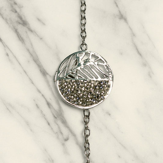 The Lumiere Leaf Bracelet.