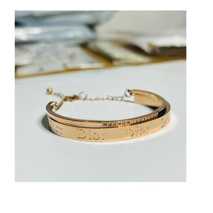 ✨ Luxe Elegance Gold-Plated Bracelet.