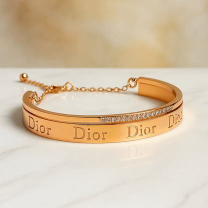 ✨ Luxe Elegance Gold-Plated Bracelet.