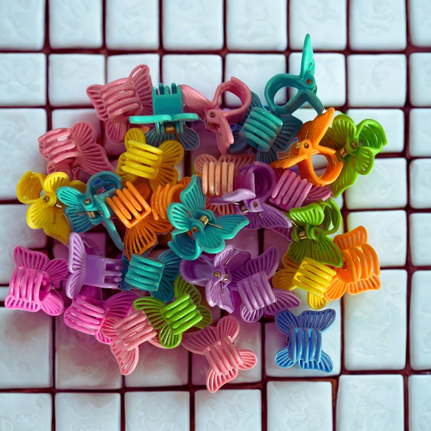 Butterfly 30-Piece Mini Clutcher Set with 2 Free Scrunchies.