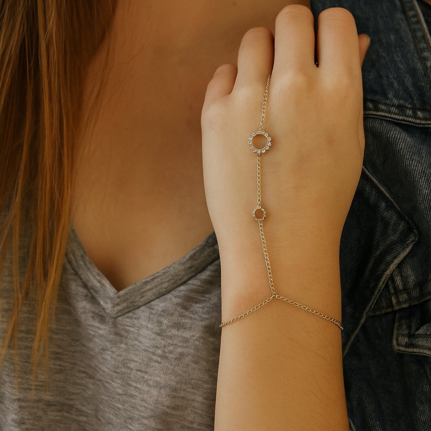 Stellar Circle Charm Bracelet – Adjustable Gold-Tone with CZ Accents & Anti-Tarnish Finish.